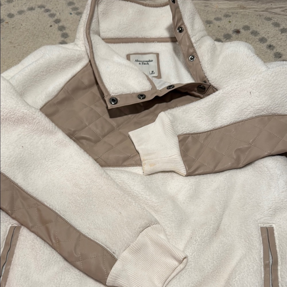 Abercrombie & Fitch White and Brown Snap Collar Pullover